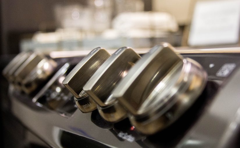 Usterka sprzętem AGD w gospodarstwie domowym – co zrobić, kiedy lodówka nie chłodzi, a pralka cieknie?